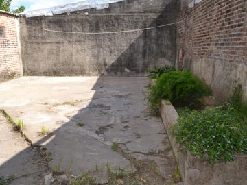 Casa-San Justo-Isidro Casanova-3ambientes-cochera-patio-oportunidad-permuta-financiación,lote propio