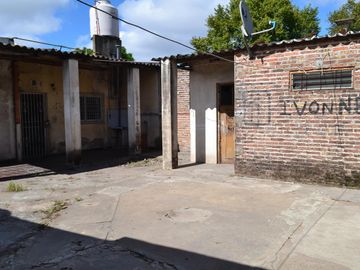 Casa-San Justo-Isidro Casanova-3ambientes-cochera-patio-oportunidad-permuta-financiación,lote propio