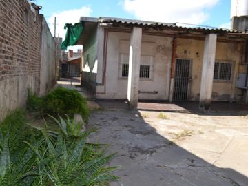 Casa-San Justo-Isidro Casanova-3ambientes-cochera-patio-oportunidad-permuta-financiación,lote propio
