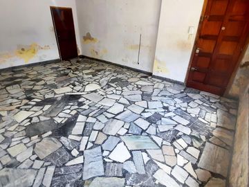 Casa-San Justo-Isidro Casanova-3ambientes-cochera-patio-oportunidad-permuta-financiación,lote propio