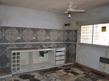 Casa-San Justo-Isidro Casanova-3ambientes-cochera-patio-oportunidad-permuta-financiación,lote propio
