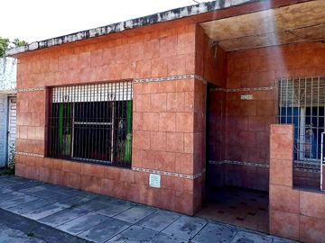 Casa-San Justo-Isidro Casanova-3ambientes-cochera-patio-oportunidad-permuta-financiación,lote propio