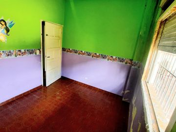 Casa-San Justo-Isidro Casanova-3ambientes-cochera-patio-oportunidad-permuta-financiación,lote propio