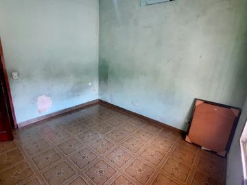 Casa-San Justo-Isidro Casanova-3ambientes-cochera-patio-oportunidad-permuta-financiación,lote propio
