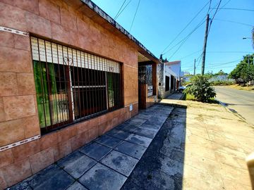 Casa-San Justo-Isidro Casanova-3ambientes-cochera-patio-oportunidad-permuta-financiación,lote propio