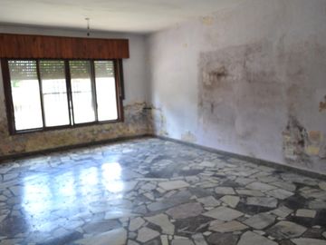 Casa-San Justo-Isidro Casanova-3ambientes-cochera-patio-oportunidad-permuta-financiación,lote propio