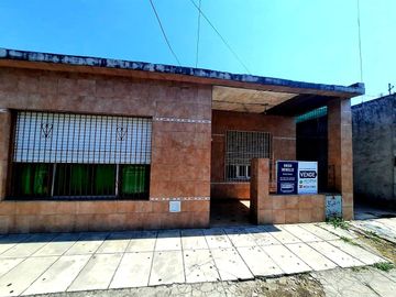 Casa-San Justo-Isidro Casanova-3ambientes-cochera-patio-oportunidad-permuta-financiación,lote propio