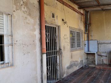 Casa-San Justo-Isidro Casanova-3ambientes-cochera-patio-oportunidad-permuta-financiación,lote propio