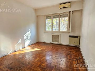 Venta Departamento 3 ambientes con dependencia y balcón al frente! Apto profesional!