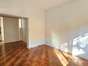 Venta Departamento 3 ambientes con dependencia y balcón al frente! Apto profesional!