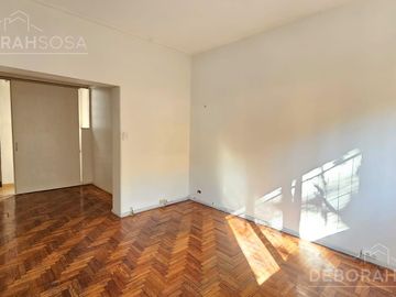 Venta Departamento 3 ambientes con dependencia y balcón al frente! Apto profesional!