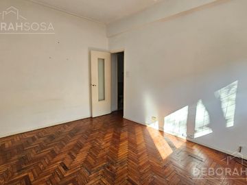 Venta Departamento 3 ambientes con dependencia y balcón al frente! Apto profesional!