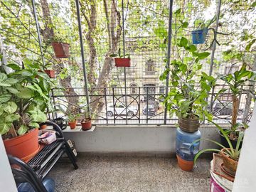 Venta Departamento 3 ambientes con dependencia y balcón al frente! Apto profesional!