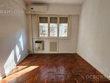 Venta Departamento 3 ambientes con dependencia y balcón al frente! Apto profesional!
