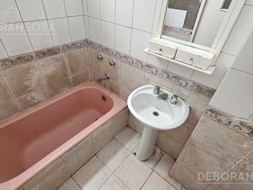 Venta Departamento 3 ambientes con dependencia y balcón al frente! Apto profesional!