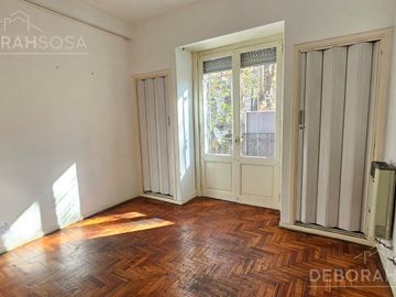 Venta Departamento 3 ambientes con dependencia y balcón al frente! Apto profesional!