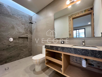 CASA EN VENTA EN BOSQUE CEDROS, ARBOLADA BOSQUES DE SANTA ANITA, TLAJOMULCO