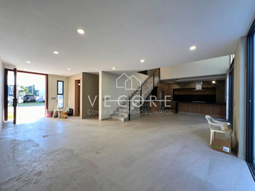 CASA EN VENTA EN BOSQUE CEDROS, ARBOLADA BOSQUES DE SANTA ANITA, TLAJOMULCO