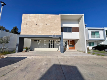 CASA EN VENTA EN BOSQUE CEDROS, ARBOLADA BOSQUES DE SANTA ANITA, TLAJOMULCO