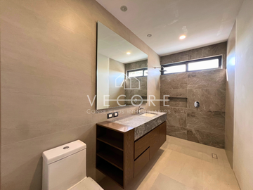 CASA EN VENTA EN BOSQUE CEDROS, ARBOLADA BOSQUES DE SANTA ANITA, TLAJOMULCO