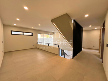 CASA EN VENTA EN BOSQUE CEDROS, ARBOLADA BOSQUES DE SANTA ANITA, TLAJOMULCO