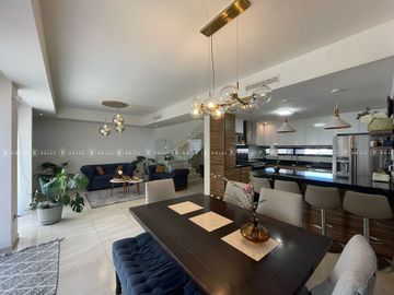 CASA EN VENTA EN RESIDENCIAL ASTURIAS FRENTE A PARQUE