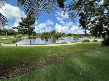 Casa en venta en Yucatán Country Club con vista al cenote.