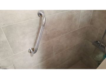 VENTA CASA 4D 3B 2E 1 Bodega  - REMODELADA - MUY BIEN UBICADA - LA REINA