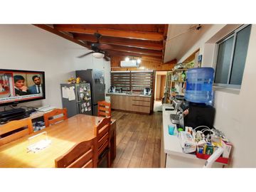 VENTA CASA 4D 3B 2E 1 Bodega  - REMODELADA - MUY BIEN UBICADA - LA REINA