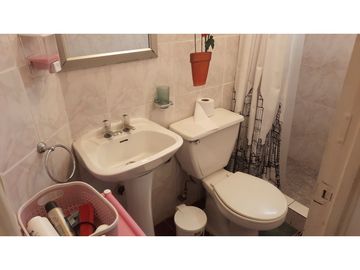 VENTA CASA 4D 3B 2E 1 Bodega  - REMODELADA - MUY BIEN UBICADA - LA REINA