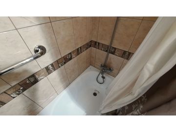 VENTA CASA 4D 3B 2E 1 Bodega  - REMODELADA - MUY BIEN UBICADA - LA REINA