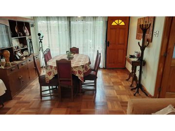 VENTA CASA 4D 3B 2E 1 Bodega  - REMODELADA - MUY BIEN UBICADA - LA REINA