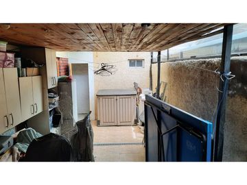 VENTA CASA 4D 3B 2E 1 Bodega  - REMODELADA - MUY BIEN UBICADA - LA REINA