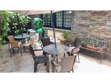 VENTA CASA 4D 3B 2E 1 Bodega  - REMODELADA - MUY BIEN UBICADA - LA REINA