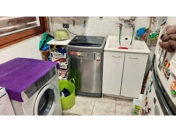 VENTA CASA 4D 3B 2E 1 Bodega  - REMODELADA - MUY BIEN UBICADA - LA REINA