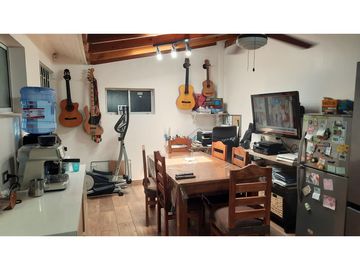 VENTA CASA 4D 3B 2E 1 Bodega  - REMODELADA - MUY BIEN UBICADA - LA REINA