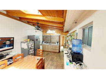 VENTA CASA 4D 3B 2E 1 Bodega  - REMODELADA - MUY BIEN UBICADA - LA REINA
