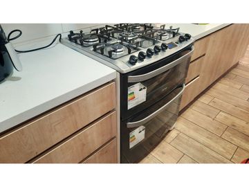 VENTA CASA 4D 3B 2E 1 Bodega  - REMODELADA - MUY BIEN UBICADA - LA REINA