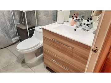 VENTA CASA 4D 3B 2E 1 Bodega  - REMODELADA - MUY BIEN UBICADA - LA REINA