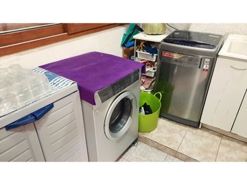 VENTA CASA 4D 3B 2E 1 Bodega  - REMODELADA - MUY BIEN UBICADA - LA REINA