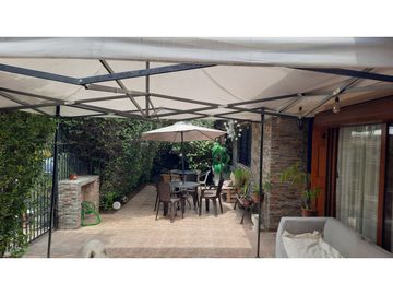 VENTA CASA 4D 3B 2E 1 Bodega  - REMODELADA - MUY BIEN UBICADA - LA REINA