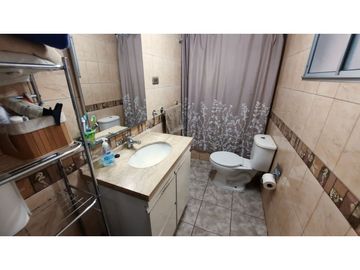 VENTA CASA 4D 3B 2E 1 Bodega  - REMODELADA - MUY BIEN UBICADA - LA REINA