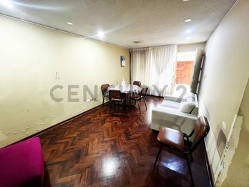 VENTA DE CASA DE 3 PISOS EN BELLAVISTA