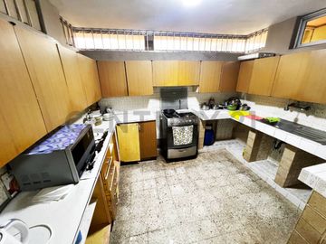 VENTA DE CASA DE 3 PISOS EN BELLAVISTA