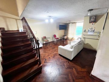 VENTA DE CASA DE 3 PISOS EN BELLAVISTA