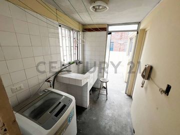 VENTA DE CASA DE 3 PISOS EN BELLAVISTA