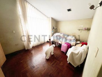 VENTA DE CASA DE 3 PISOS EN BELLAVISTA