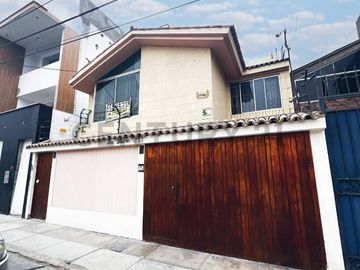 VENTA DE CASA DE 3 PISOS EN BELLAVISTA