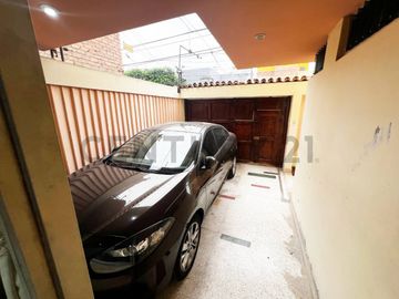 VENTA DE CASA DE 3 PISOS EN BELLAVISTA