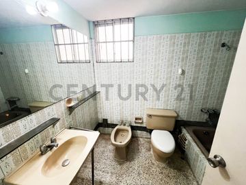 VENTA DE CASA DE 3 PISOS EN BELLAVISTA